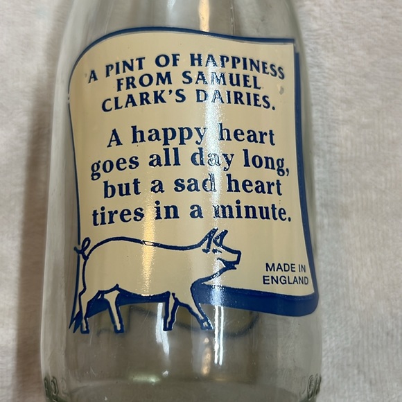Sam Clark’s Milk Bottle United Dairy Bottle. Momma Pig and piglets! - Picture 3 of 5